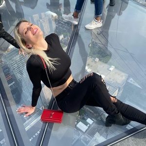 Meet your Posher, Briana